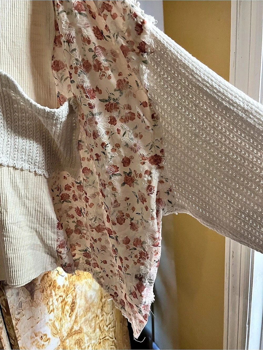 POL Floral Knit Tunic Top in White & Pink Size Small - Picture 5 of 8